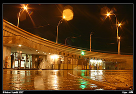 Kyjev - stanice metra Herojiv Dnipra za nočního deště