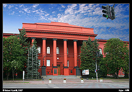 Kyjev - červený komplex rektorátu Univerzity Tarase Švečenka